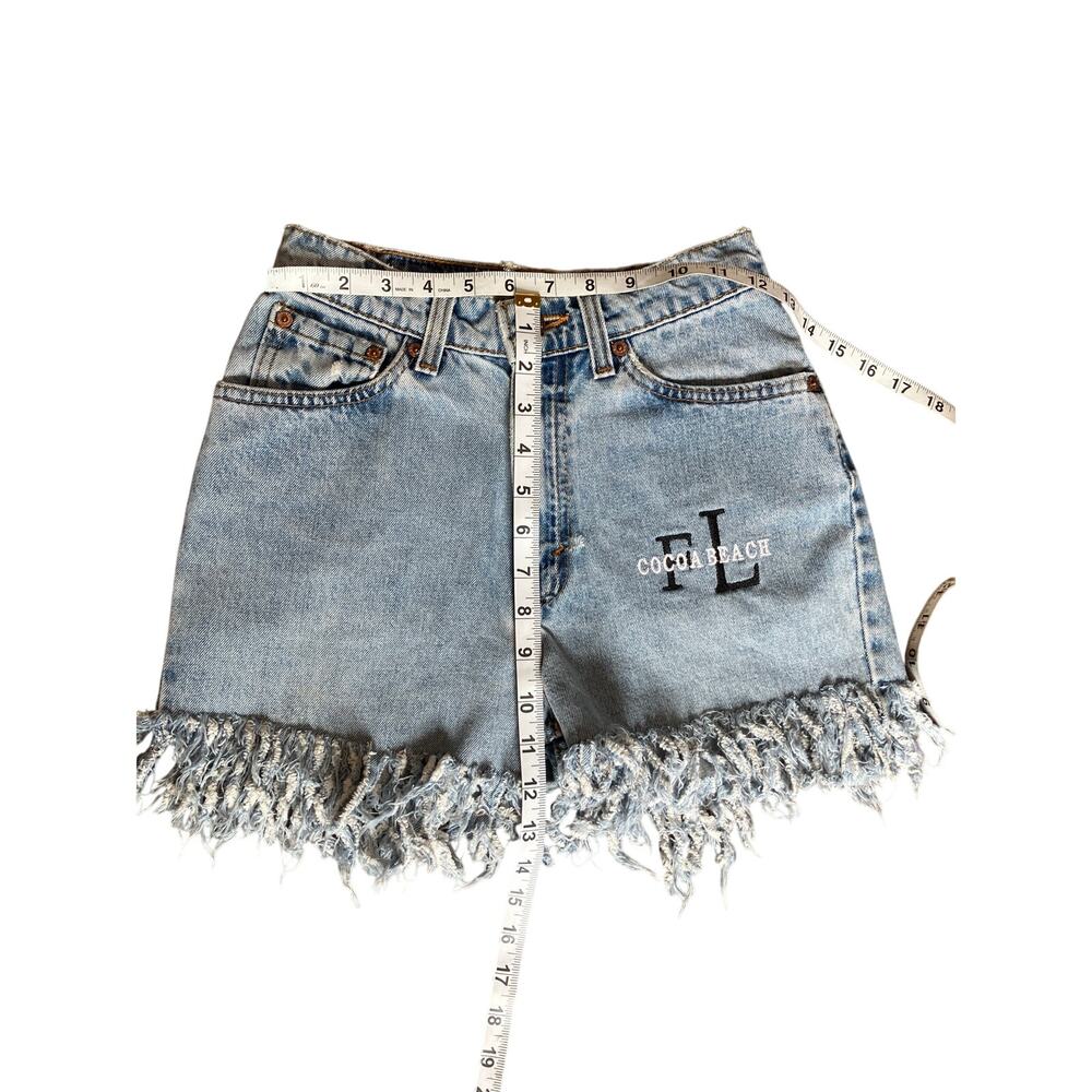 Levi’s 512Frayed cutoff Shorts size 5 - Picture 3 of 10